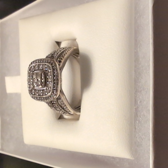 Diamond ring - Picture 2 of 4